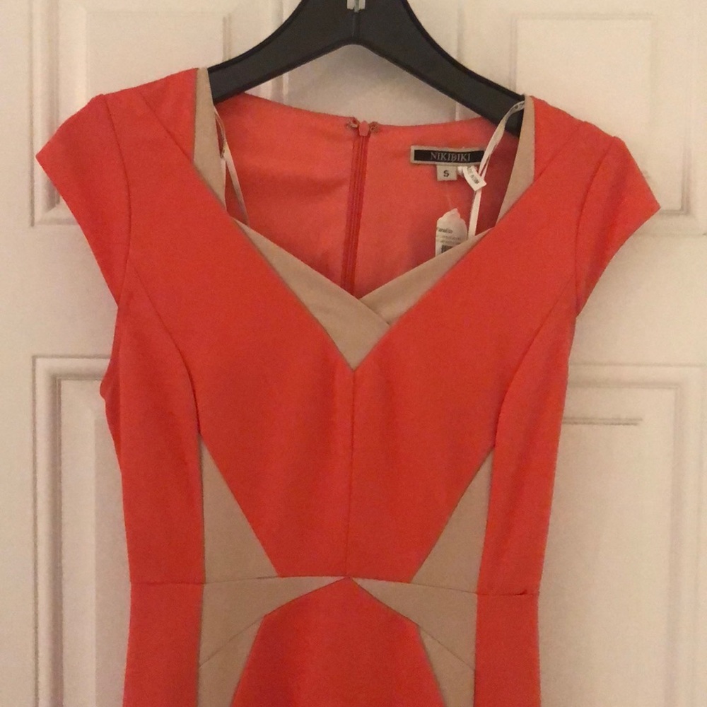 Beautiful dress. Can be worn professionally also. - Picture 4 of 5